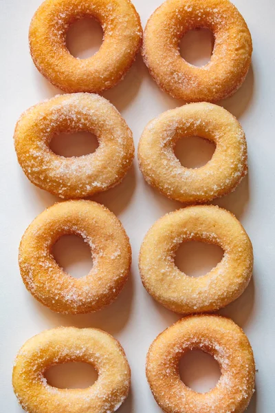 Donuts no fundo branco. — Fotografia de Stock