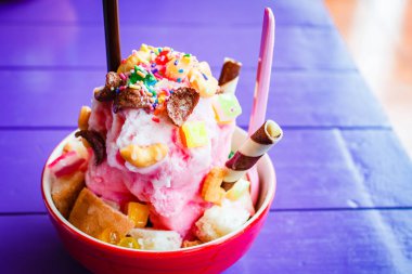 Kesilmiş buz, Tay tarzında tatlı.