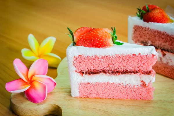 Strawberry cake dessert on wood background. — Stock Photo, Image