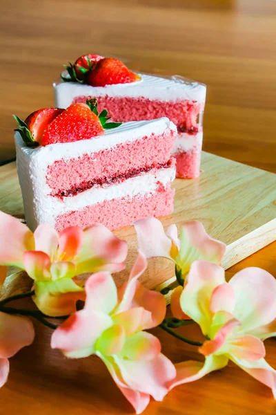 Strawberry cake dessert on wood background. — Stock Photo, Image