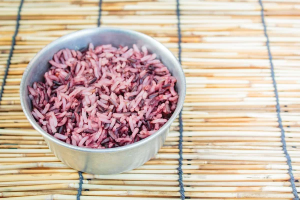보라색 쌀 베리, 요리 음식 청소. — 스톡 사진