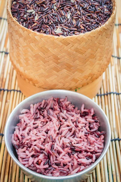 Μαγειρεμένο ρύζι μοβ μούρο, καθαρό φαγητό. — Φωτογραφία Αρχείου