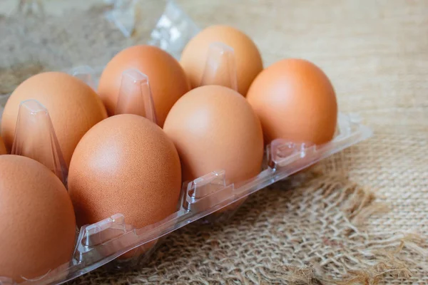 Uovo, pollo Uovo, uova fresche fattoria su sfondo sacco rustico . — Foto Stock