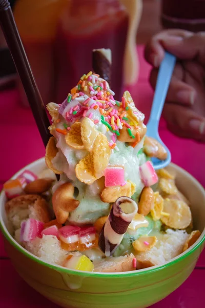 Oholil ledu, thajském stylu dezert. — Stock fotografie