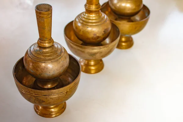 A golden brass pour ceremonial water jar. — Stock Photo, Image