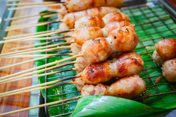 Embutidos orientales a la parrilla, estilo tailandés . — Foto de Stock