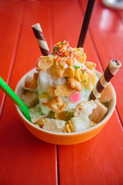 Kesilmiş buz, Tay tarzında tatlı.