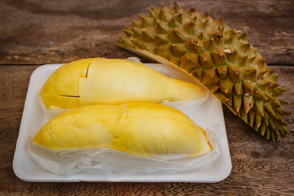 Durian sur un fond en bois . — Photo