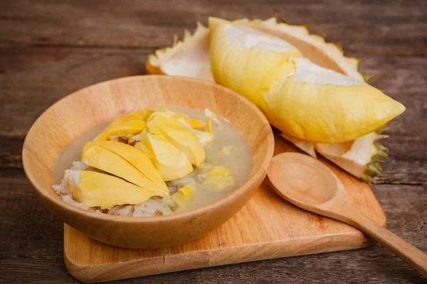 Sticky rice with durian and coconut milk sauce. — Stock Photo, Image