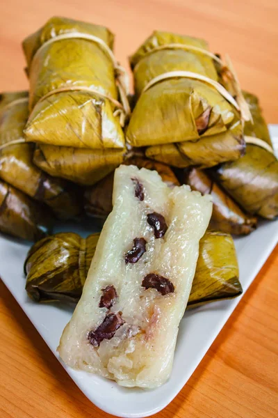 Khao Tom Mat Khao Tom, veya Pad Tay tatlı muz yapılan ve 