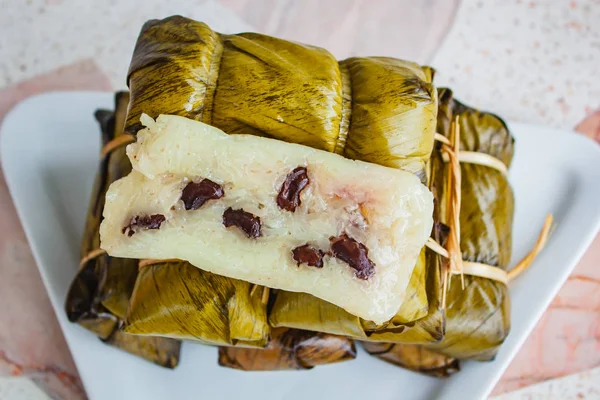 Khao Tom Mat Khao Tom, veya Pad Tay tatlı muz yapılan ve 