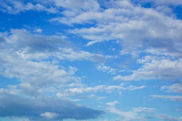 Wolken in de hemel is erg mooi. — Stockfoto