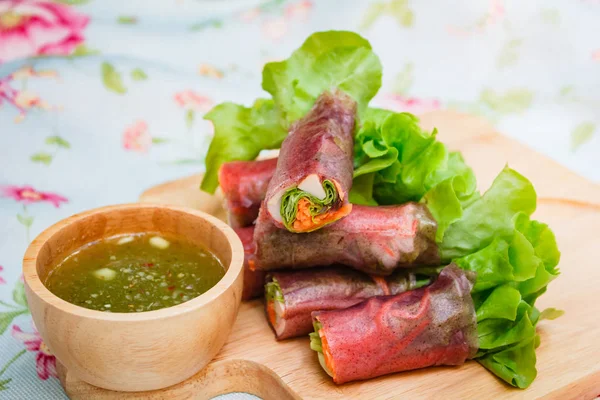 Salata roll sağlık, taze sebze böreği, temiz gıda için. — Stok fotoğraf