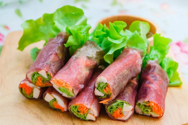 Salad roll for health, fresh vegetable spring roll, clean food. — Stock Photo, Image