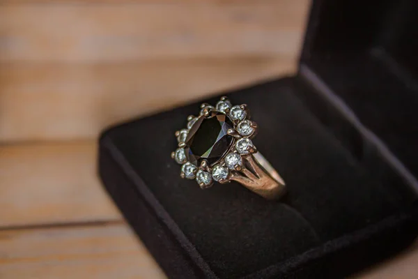 Joya Negra Sobre Anillo Oro Joya Estilo Tailandés —  Fotos de Stock