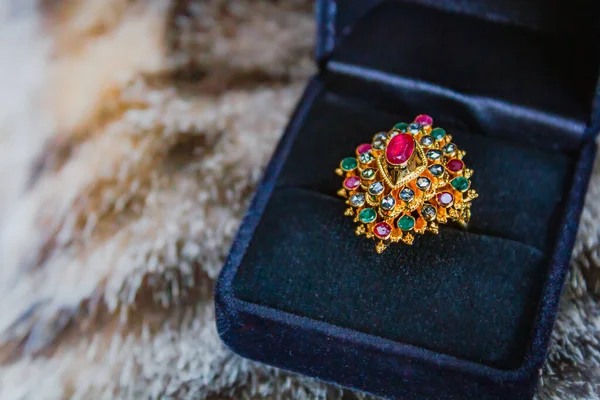Nio Pärla Ring Guld Pärla Thai Stil — Stockfoto