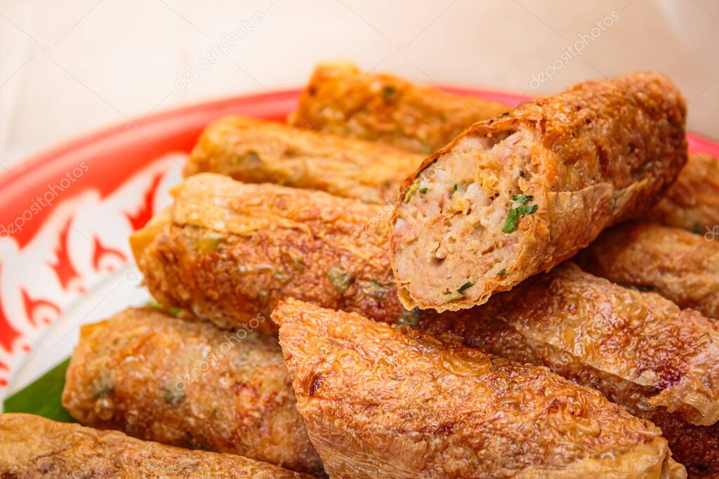 Deep fried shrimp and pork meat rolls, Chinese food style.