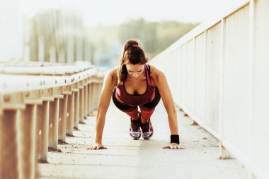 Sabah egzersiz. Sağlıklı yaşam tarzı.