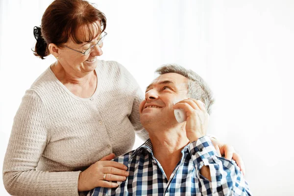 Glückliches Seniorenpaar — Stockfoto