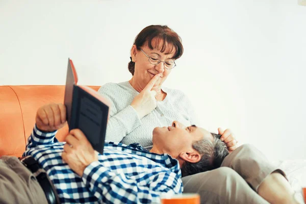 Senior couple enjoying — Stock Photo, Image