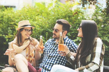 Arkadaşlar bu parkta Enjoying