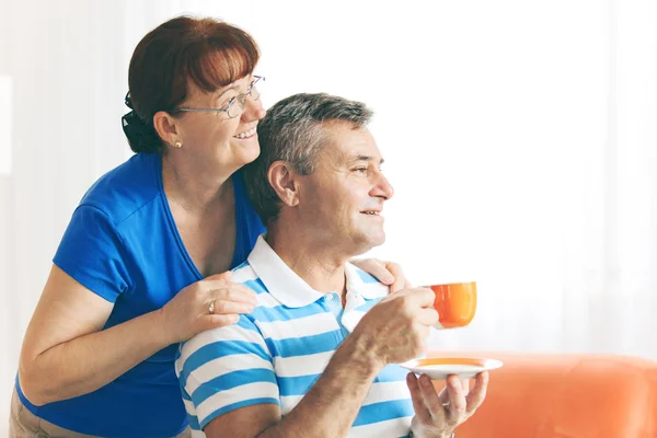 Casal sênior beber café — Fotografia de Stock