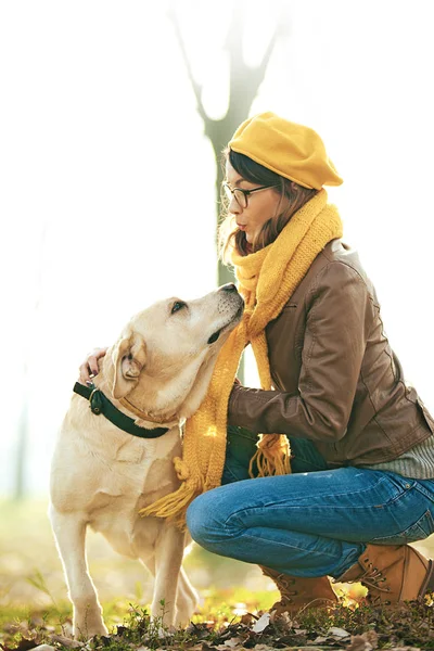 Friends enjoying park — Stock Photo, Image