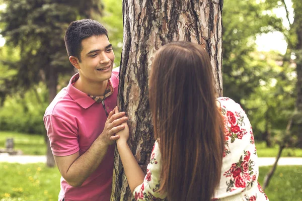 Couple in the park — Stock Photo, Image