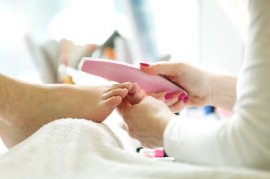 Güzellik salonundaki kadın.