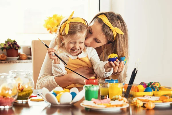 Schilderen van paaseieren — Stockfoto