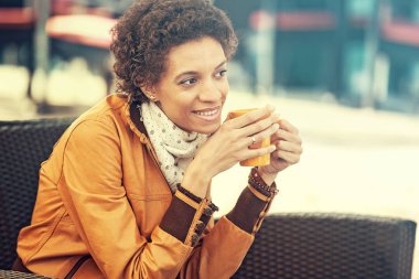 güzel bir kadın çay içme