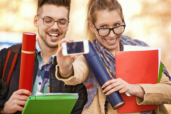 Öğrenci çift açık havada