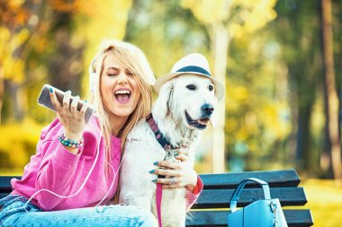 Köpek ile kadın zevk park