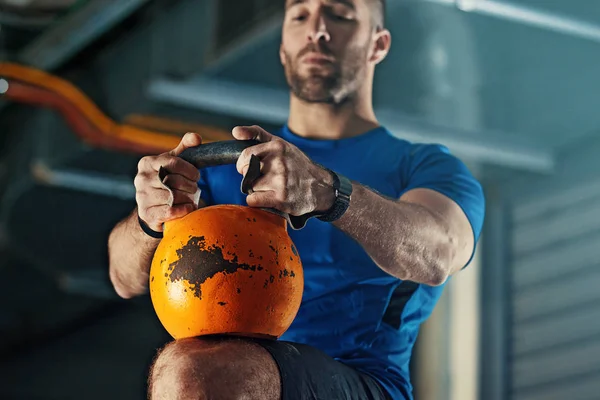 Cvičení s kettlebell — Stock fotografie