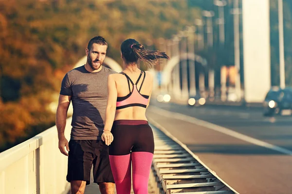 Happy Couple Training on the Bridge — Stock Photo, Image