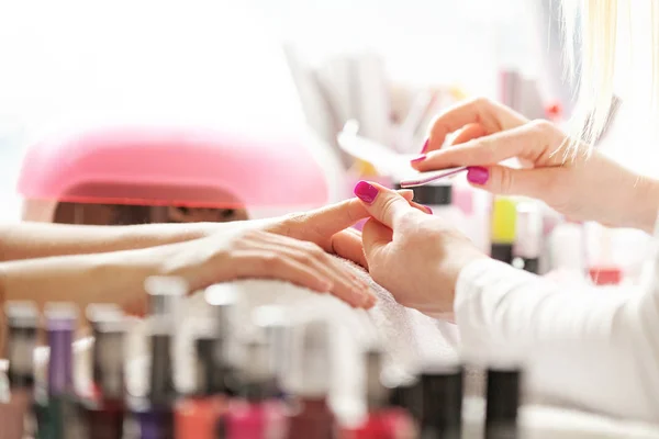 Enjoying Manicure in Beauty Salon. Nail Filing. Close up. — Stock Photo, Image