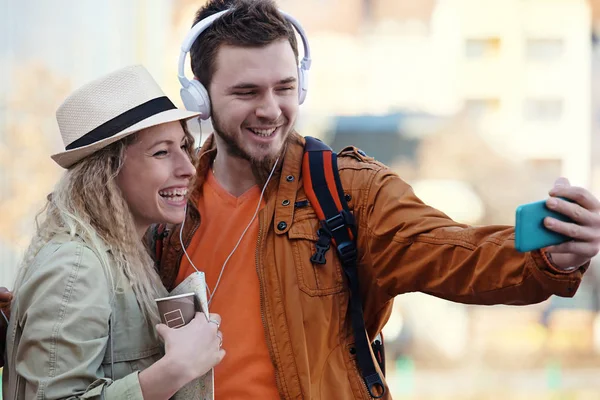 Pareja de turistas en el centro — Foto de Stock