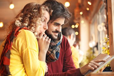 Restoranda genç bir çift