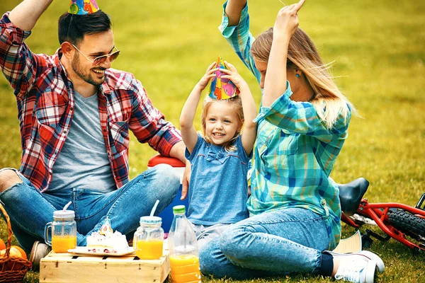 Geburtstagsparty im Park — Stockfoto