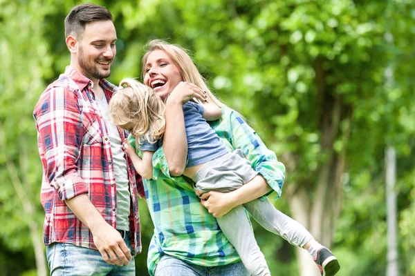 Geburtstagsparty im Park — Stockfoto