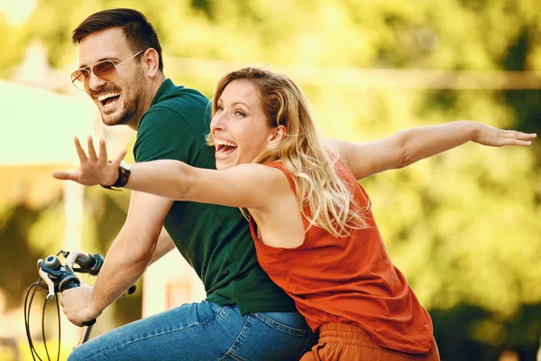 Happy Couple Riding a Bike — Stock Photo, Image