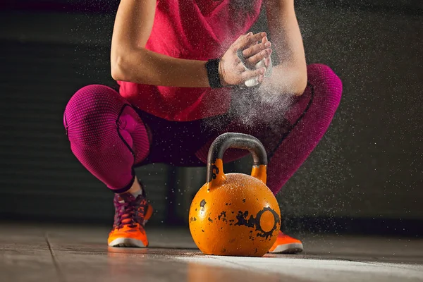 Trainen met de kettlebell — Stockfoto