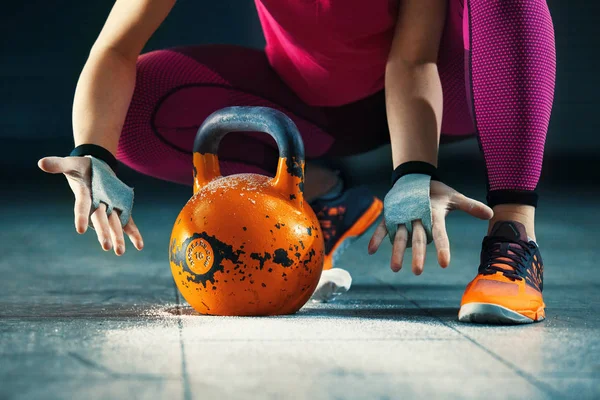 Trainen met de kettlebell — Stockfoto