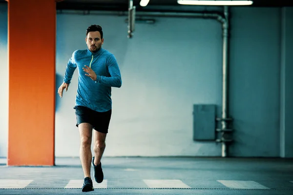 Man is exercising — Stock Photo, Image