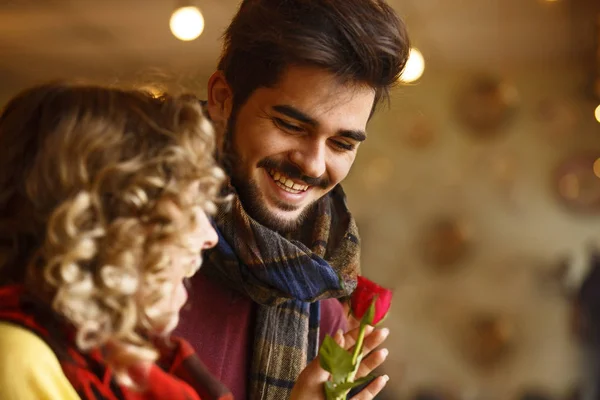 Sorprendente con rosa — Foto de Stock