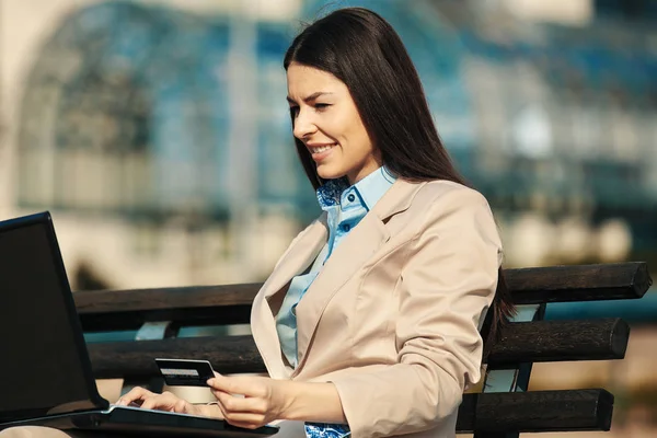 Businesswoman in the Park — Stock Photo, Image