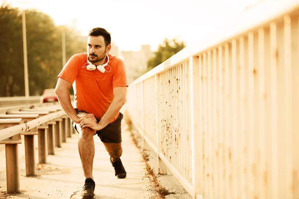 다리에 남자 운동 — 스톡 사진