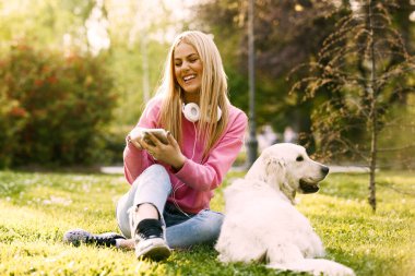 Kadın ile köpek rahatlatıcı