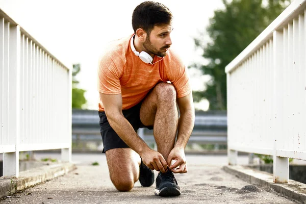 Man exercise on the bridge — Stock Photo, Image