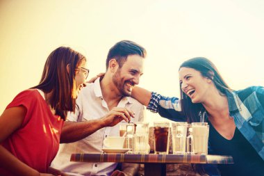 Arkadaşlar dışında zevk